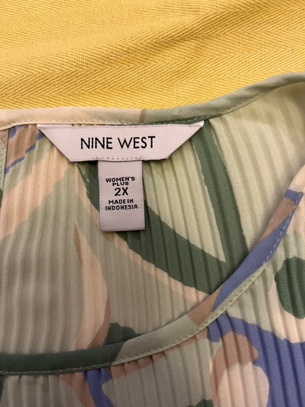 Nine West Pleated Abstract Print Blouse - Cream, Green & Blue size 2X - Picture 3 of 7